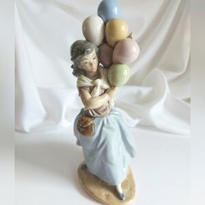 Lladro Vintage, Retired, Mint Condition * Balloon Seller * Lladro figurine